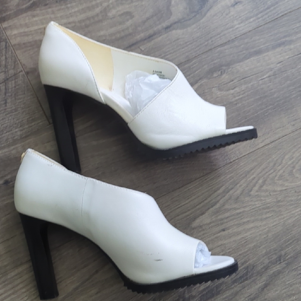 Karl Lagerfeld Cream Peep Toe Heels - Picture 10 of 16